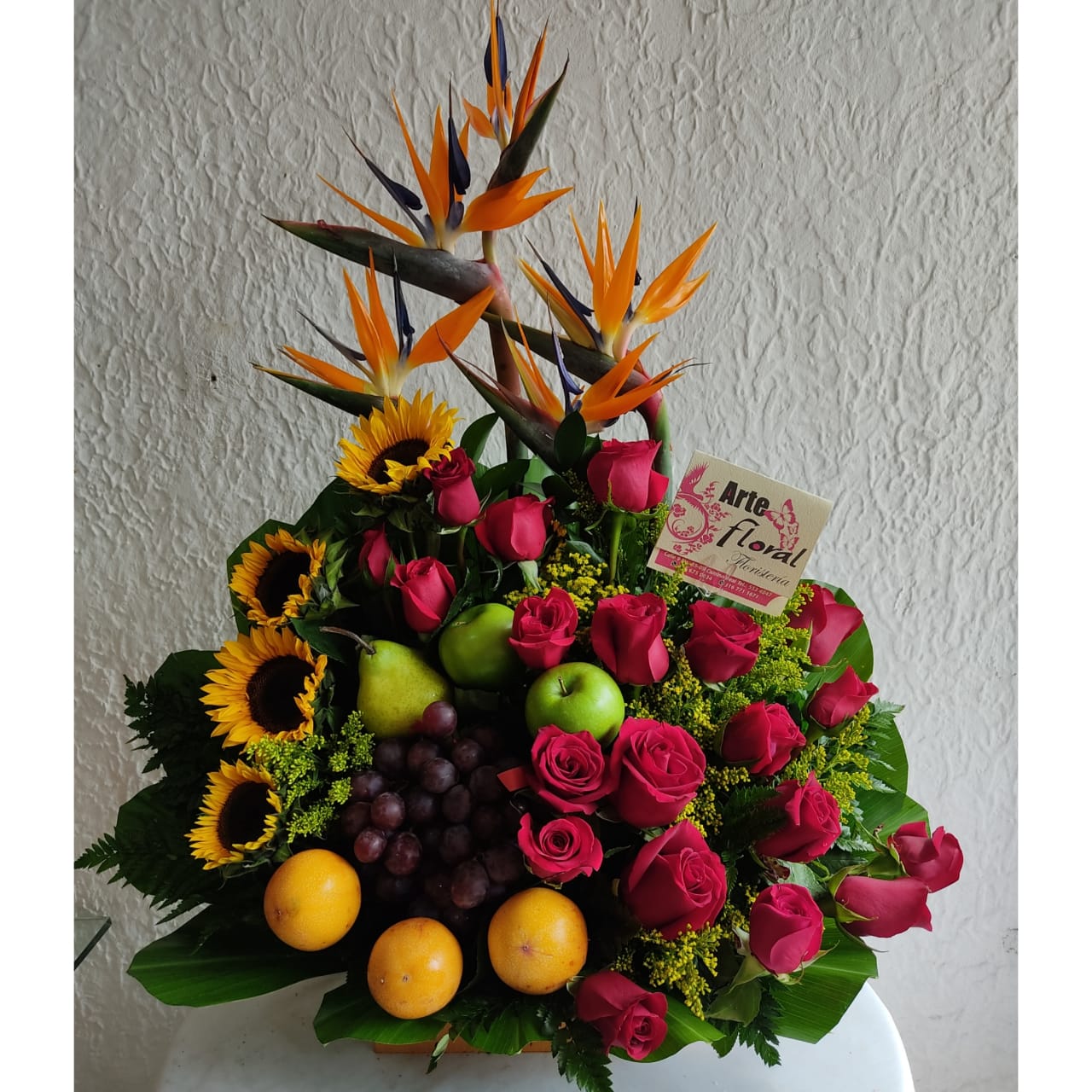 Arreglo Frutal Rojo- Floristeria Cali