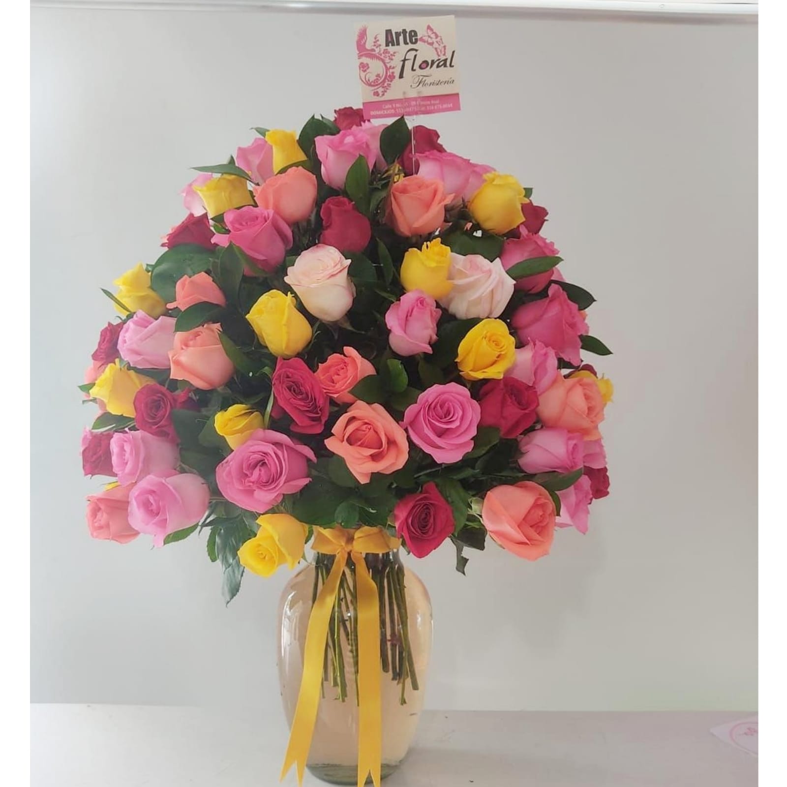 jarron de rosas de colores- flores cali