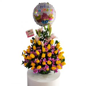 arreglo de rosas amarillas y orquideas