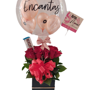 cubo de rosas rojas y globo burbuja - floristerias en cali sur