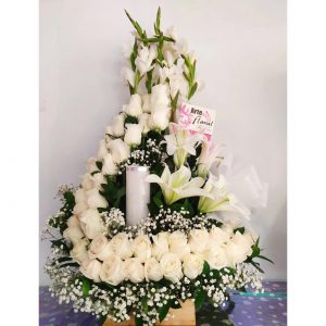 Arreglo gladiolos, rosas y lirios blancos - floristerias en cali