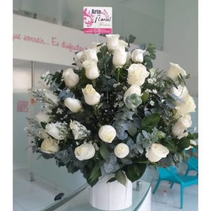 Arreglo redondo rosas blancas - floristerias en cali