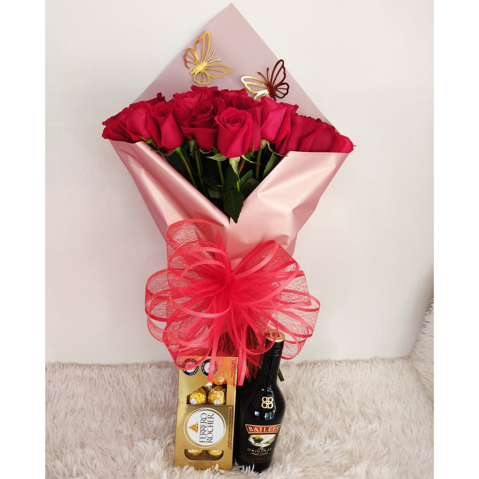 Bouquet rosas rojas, ferreros y baileys - flores en cali Bouquet rosas rojas, ferreros y baileys - flores en cali