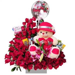 media luna rosas rojas, peluche y chocolates