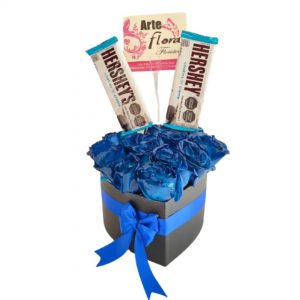 corazon con rosas azules, chocolates, envio a domicilio cali