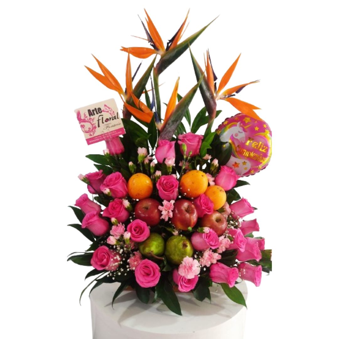 Arreglo frutal con rosas fucsias -floristería Cali Arreglo frutal con rosas fucsias -floristería Cali