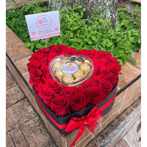 Corazón con chocolates- Floristeria cali