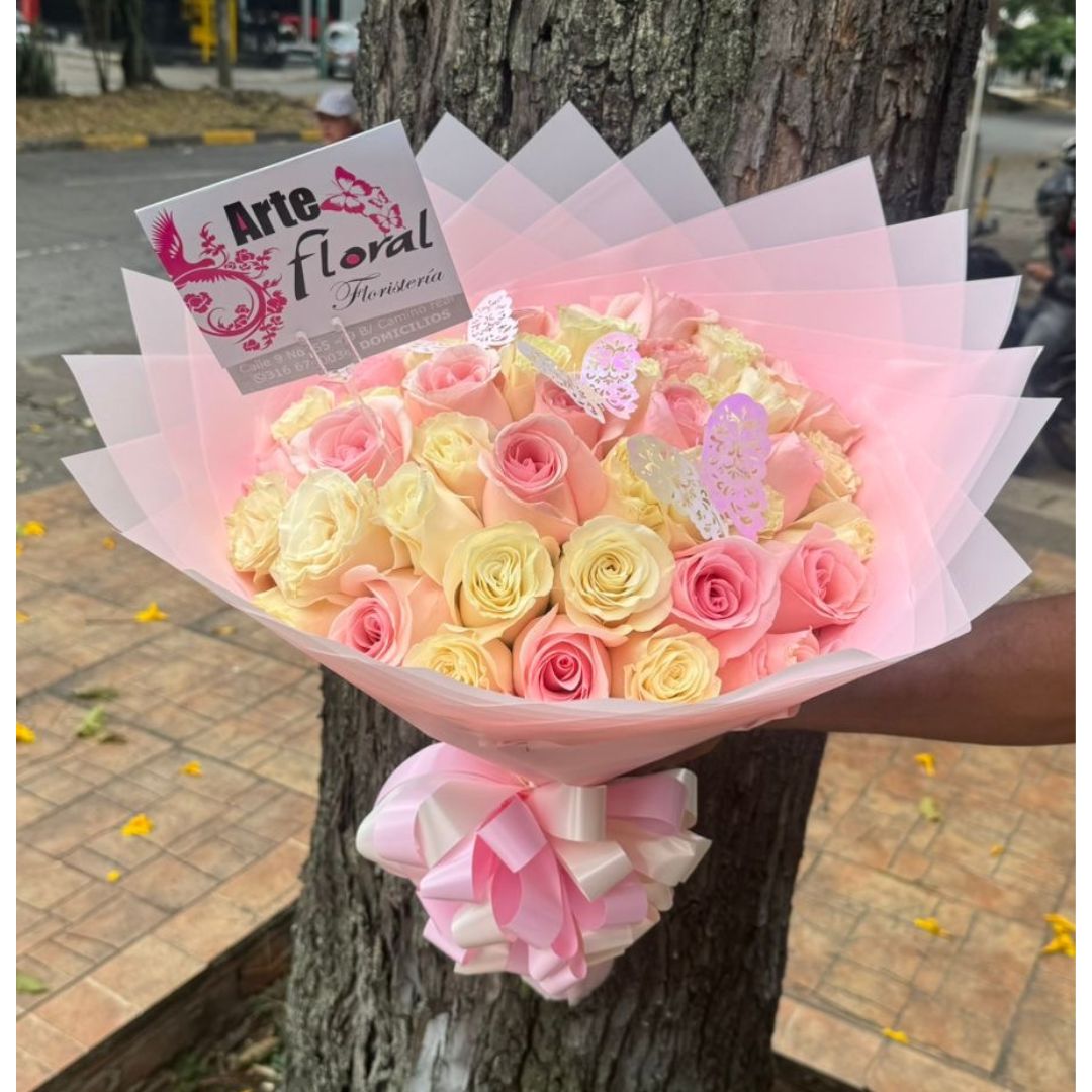 Ramo buchón en rosas rosadas y blancas- Floristería Cali Ramo buchón en rosas rosadas y blancas- Floristería Cali