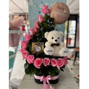 Ramo luna con chocolate peluches y rosas