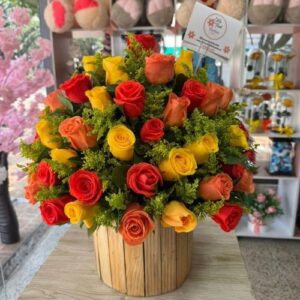 Ramo redondo de rosas de colores