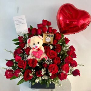 Ramo triangulo de rosas rojas-Floristeria cali