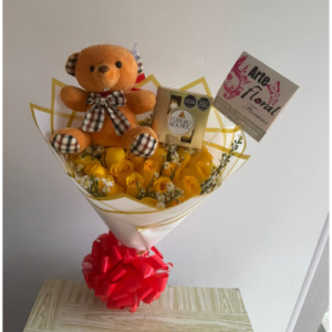 A- Ramos buchón en rosas, chocolate y peluche -floristeria en cali