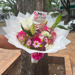 Ramo buchon de flores combinadas y lirios -floristeria en cali