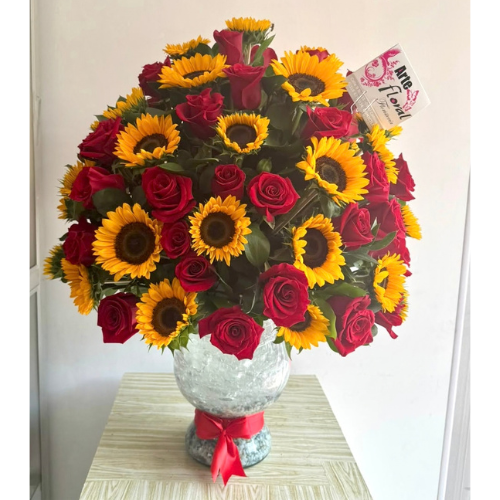Arreglo cristal de girasoles y rosas -Floristeria cali Arreglo cristal de girasoles y rosas -Floristeria cali
