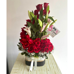 Arreglo de rosas rojas y lirios -Floristeria cali